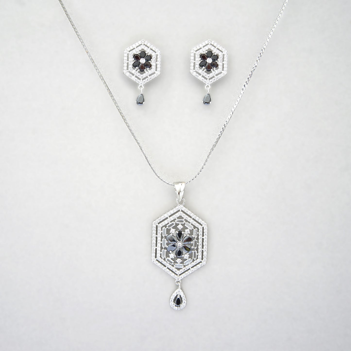 Majesty Black and Diamond Pendant Set